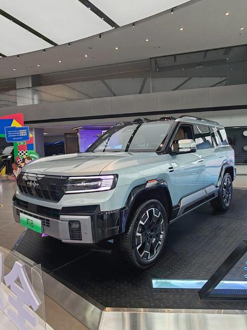 成都325比亚迪方程豹硬派越野的爆款，英菲尼迪35周年与你共成长